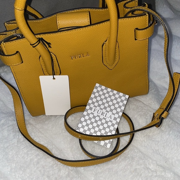 Furla Pin Ladies Mini Yellow

Ginestra Leather Tote New With Tags - Picture 6 of 10